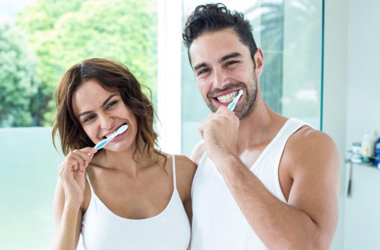 cepillar-los-dientes-clinica-dental-gran-via-alicante-dentista-alicante-clinica-dental-alicante-3
