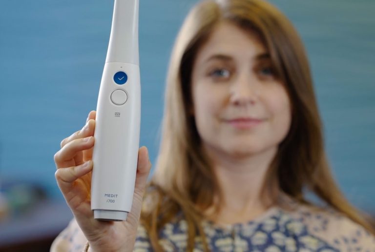 clinica-dental-gran-via-alicante-clinica-dental-alicante-dentista-alicante-escaner-intraoral-scanner-medit-i700