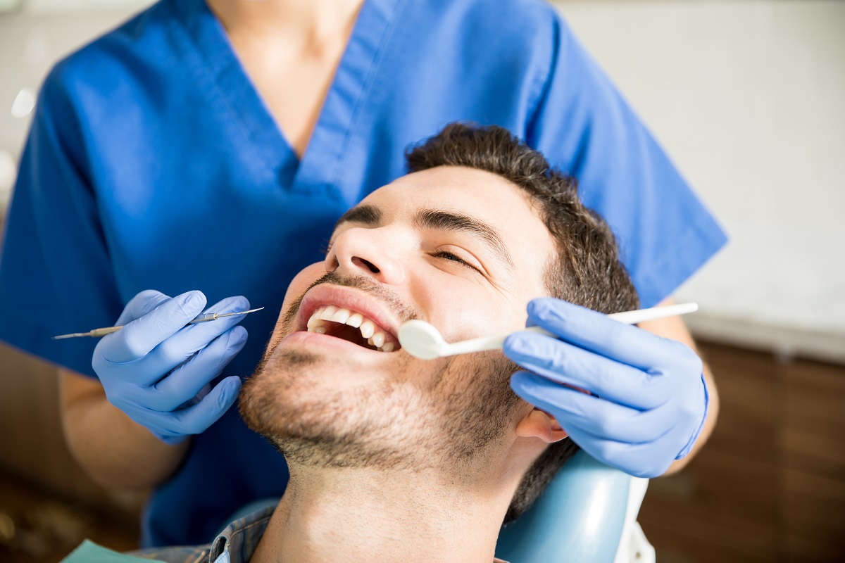 Higienista-Dental-en-la-Odontología-Biológica-clinica-dental-gran-via-alicante-dentista-alicante-clinica-dental-alicante