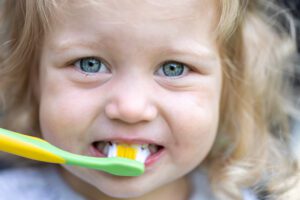 Cuidado-dental-infantil-en-odontología-biológica-Alicante-clinica-dental-gran-via-alicante-dentista-alicante-clinica-dental