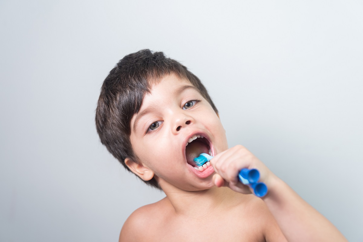 Cuidado-dental-infantil-en-odontología-biológica-Alicante-clinica-dental-gran-via-alicante-dentista-alicante-clinica-dental