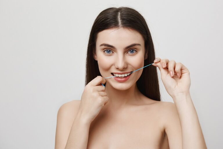 Usar-adecuadamente-el hilo-dental-clinica-dental-gran-via-alicante-dentista-alicante-clinica-dental-alicante-odontologia-alicant (1)